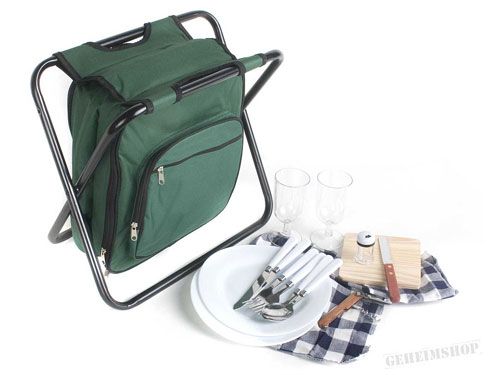 Picknicktasche mit Inhalt und Stuhl