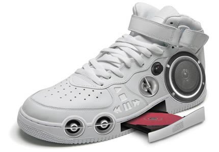 Stereo-Sneaker Sneaker mit integriertem CD-Player
