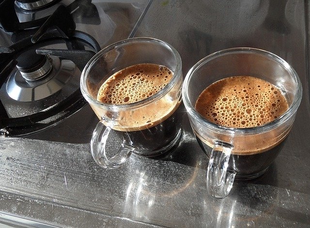 Besser vorbereitet sein als später dauernd in die Küche flitzen: Kaffee wird immer getrunken.
