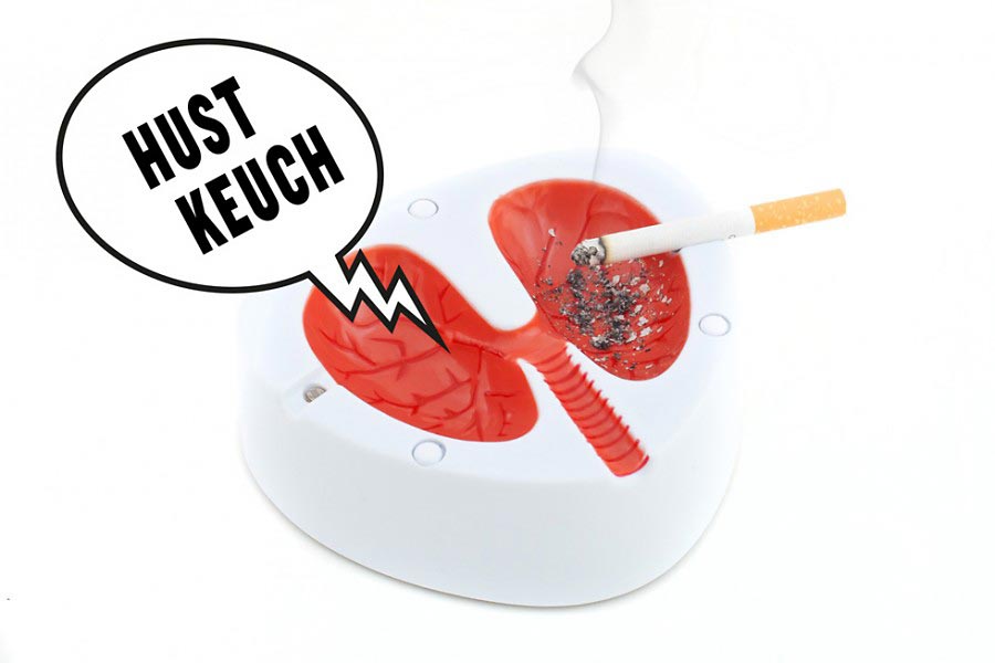 Hustender Aschenbecher keucht und hustet